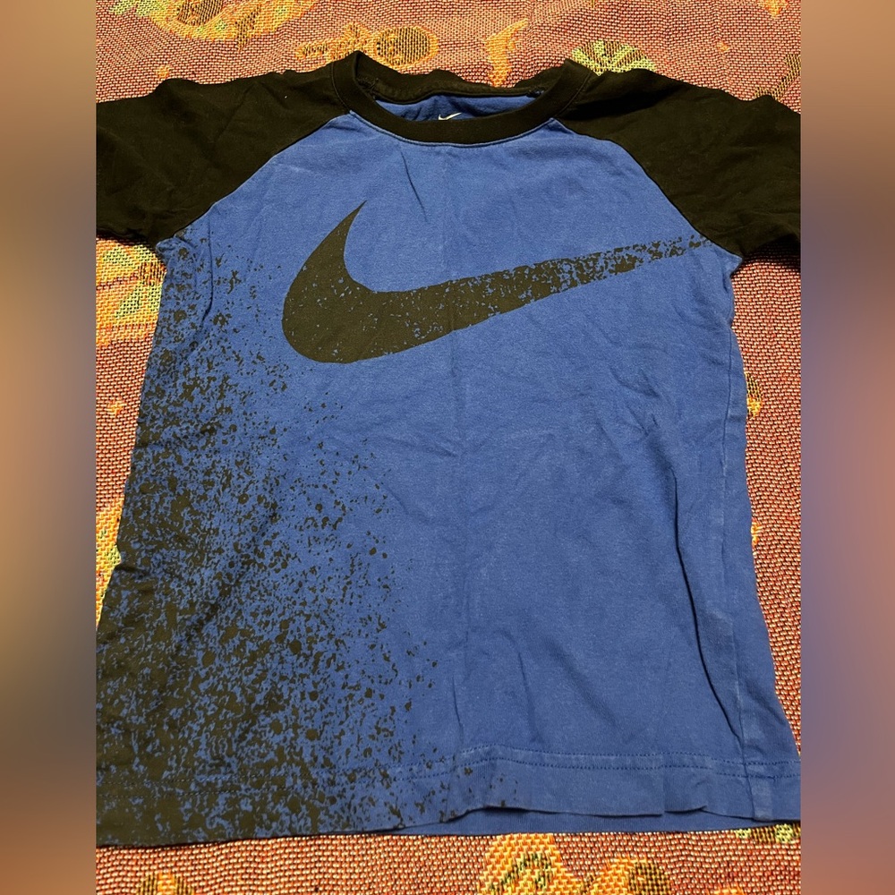 Young boys Nike tee